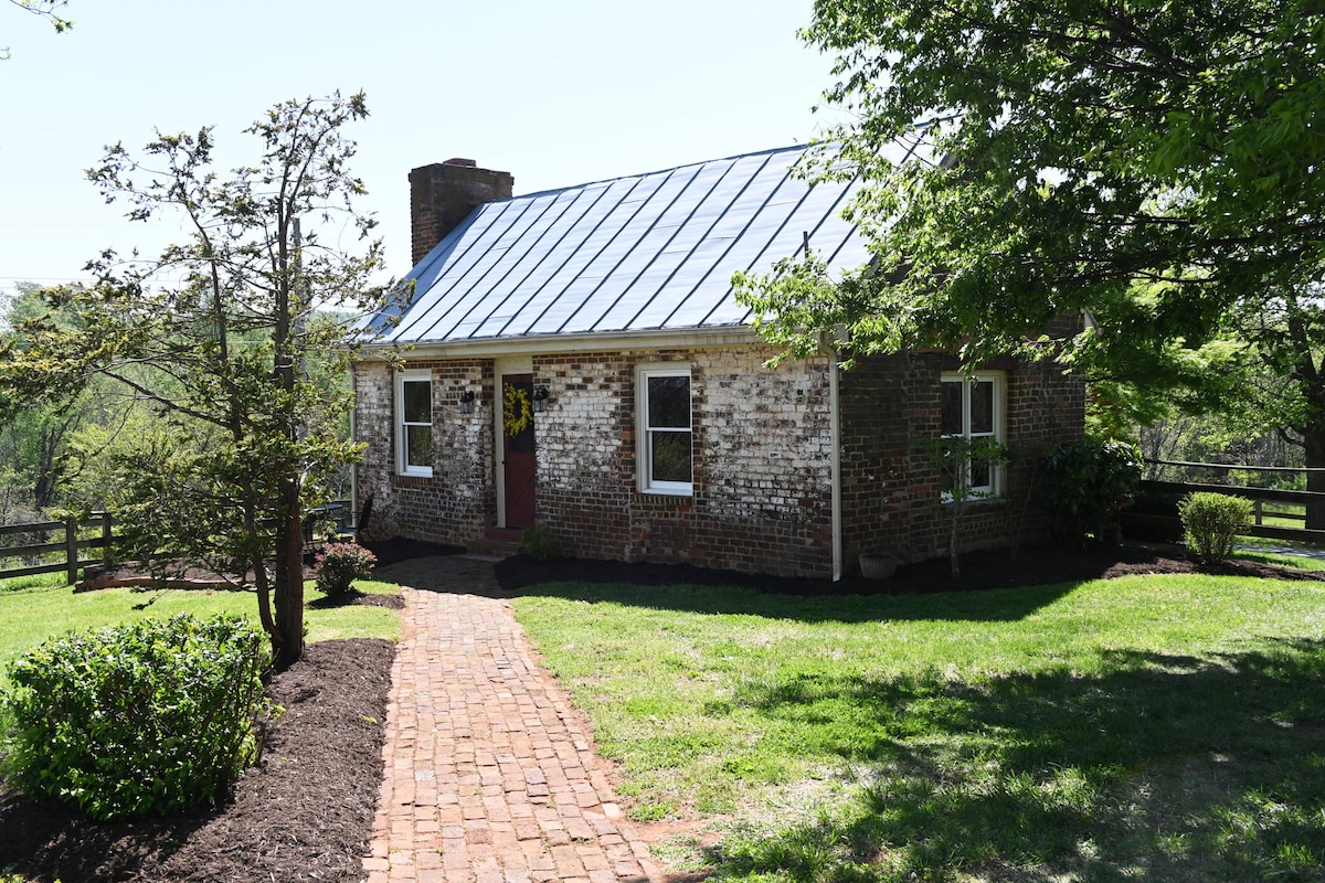 Charming 1800s Historic Farm Cottage