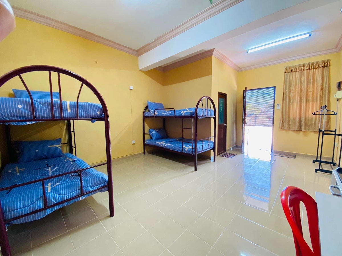 Hostel for 6 Person with shared kitchen