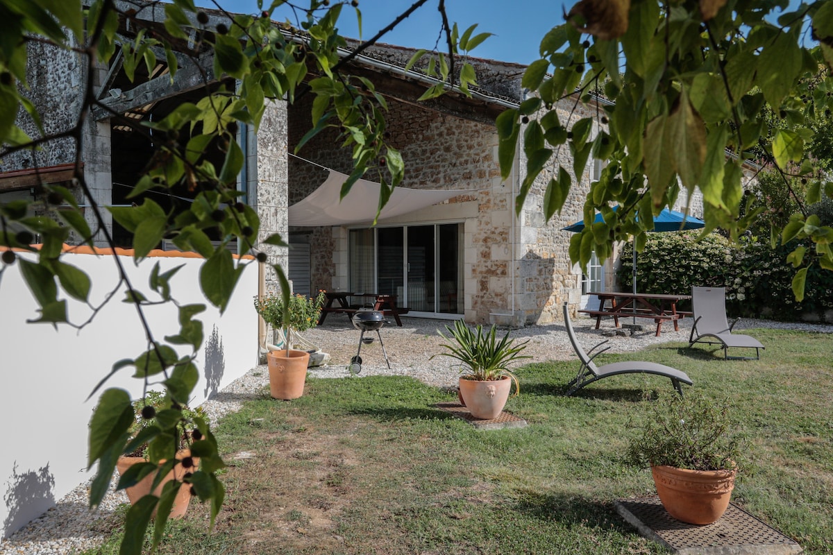 Le FEU, gîte de charme climatisé au sud de Saintes