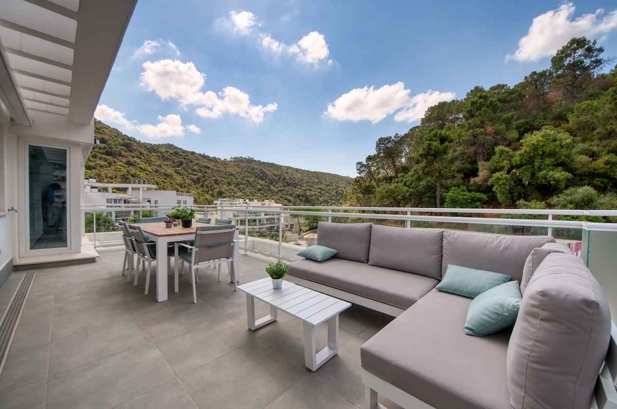 Riverside roof terrace apartment