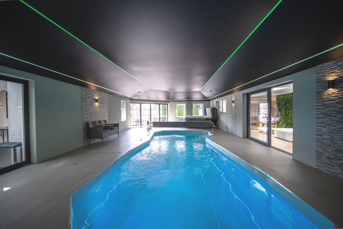 20 Guest Luxury Stay - Pool, Hot Tub, Sauna & Gym