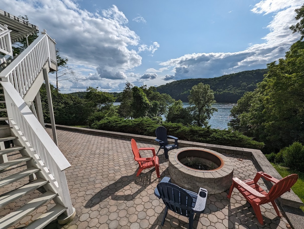 Candlewood Lake - Lakefront Family Getaway 3775sqf