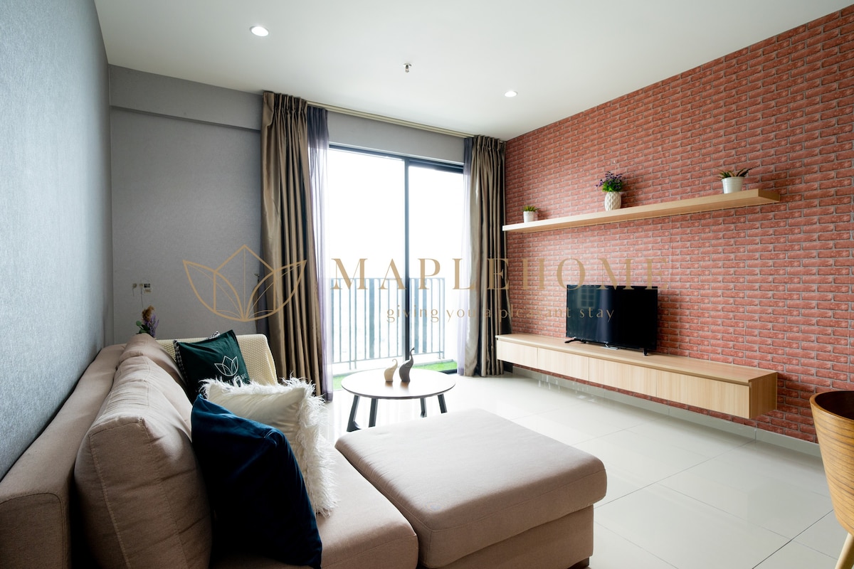 Stylish 2BR Balcony Suite <5mins to Central I-City