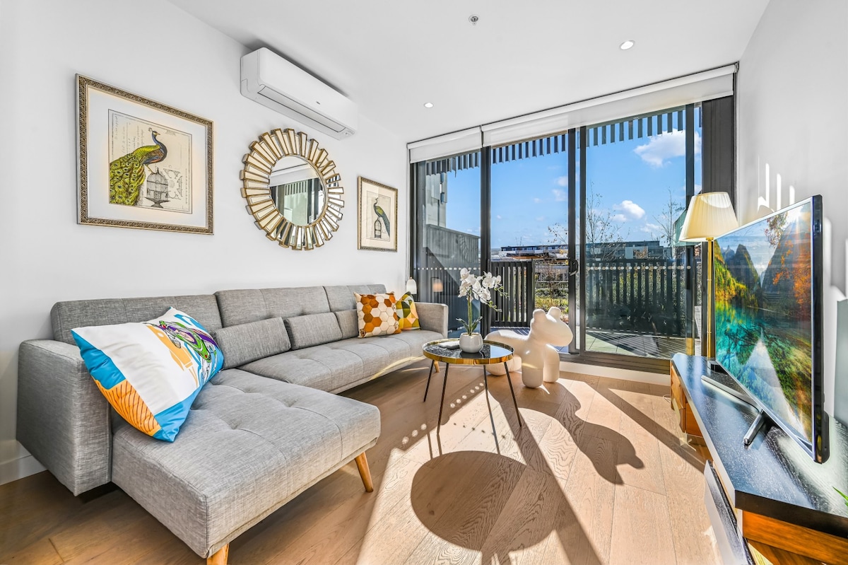 Relaxation Sunny Garden Apartment in Burwood for 4