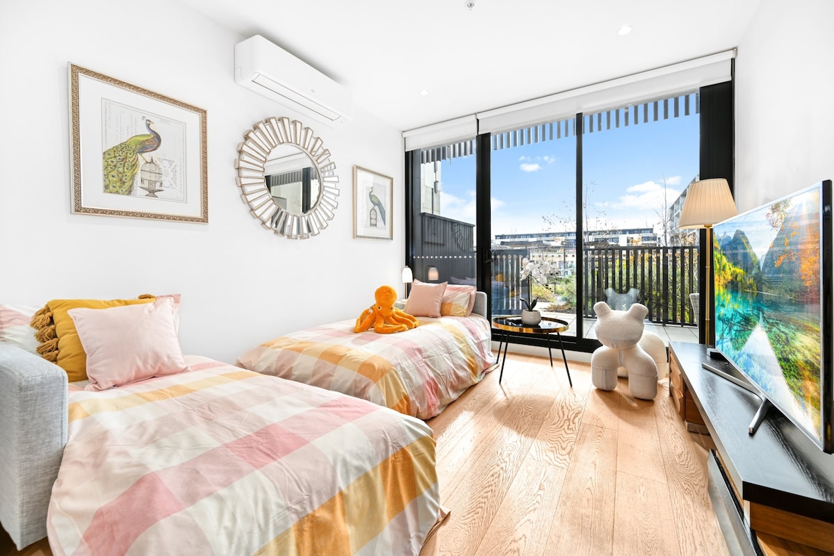 Relaxation Sunny Garden Apartment in Burwood for 4