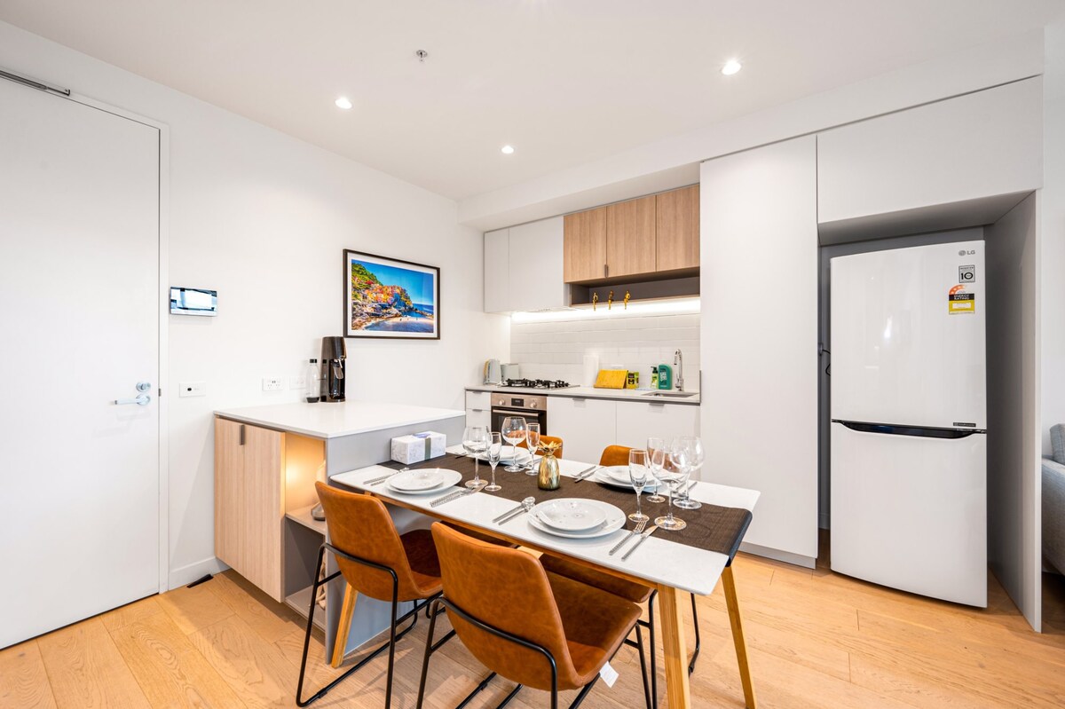 Relaxation Sunny Garden Apartment in Burwood for 4