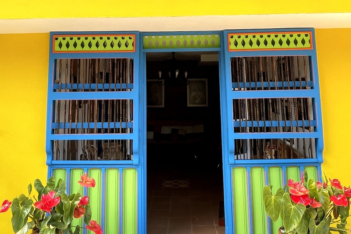 Room for 5 people in Traditional house, Jericó