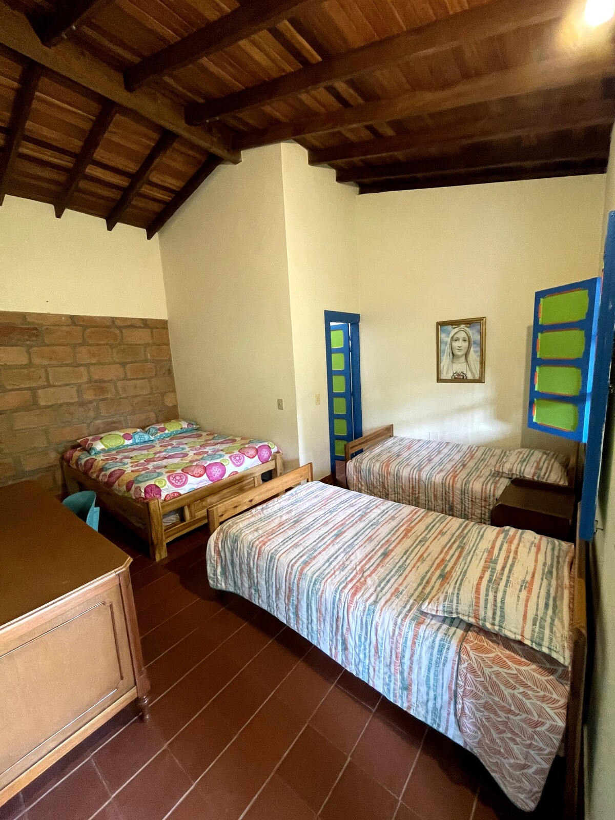 Room for 5 people in Traditional house, Jericó