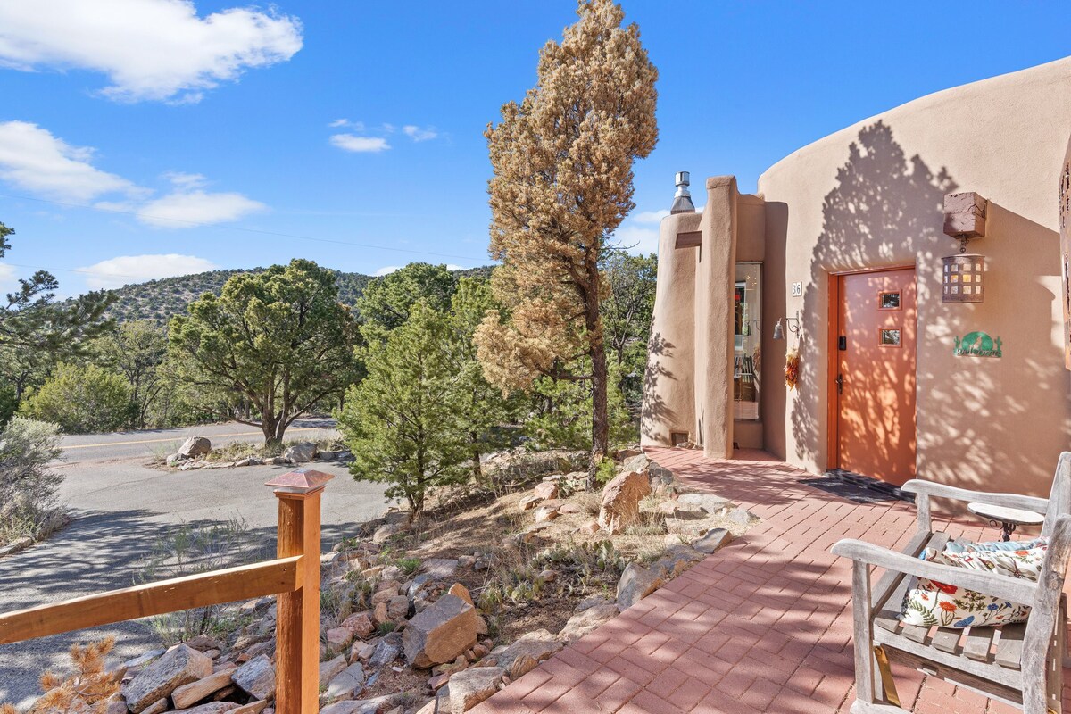 Mountain Foothills Tuxedo Casita, Hot Tub & Views