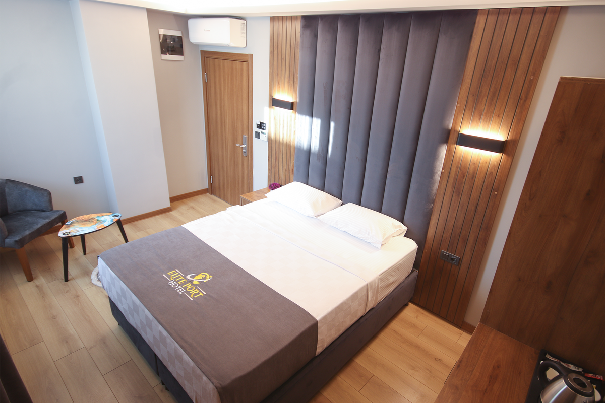 King Suite Room with Balcony 15 minutees toAirport