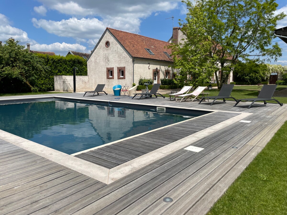 Belle longère à la campagne avec piscine cheminée