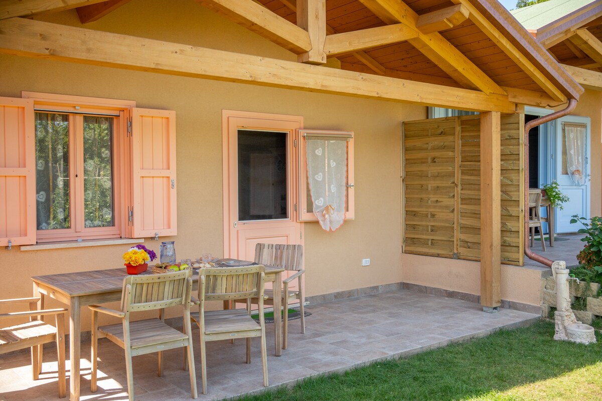 Casetta in legno con giardino - Campo di Nonno Giò