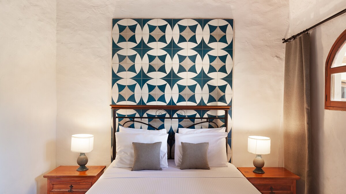 Spacious r. in Top Boutique Hotel in Granada!