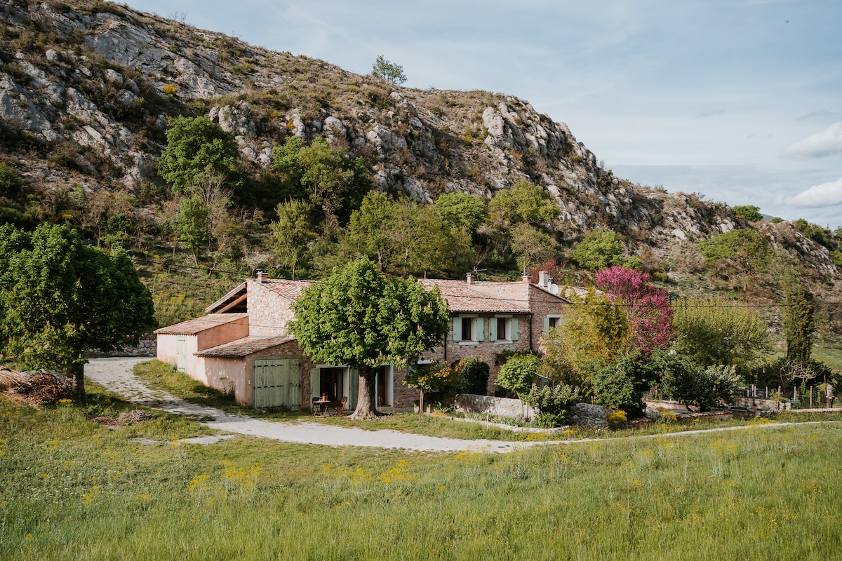 Spacious cottage near the centre