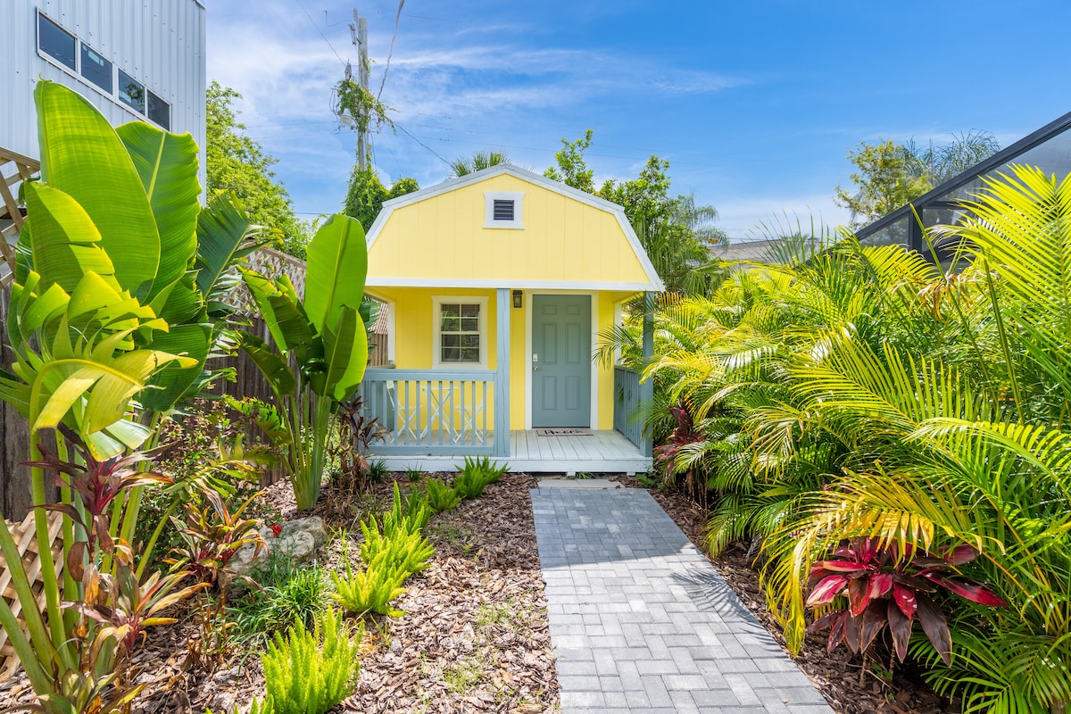 Tiny Fern - 1 Bed/1 Bath Tiny Home by Downtown SRQ