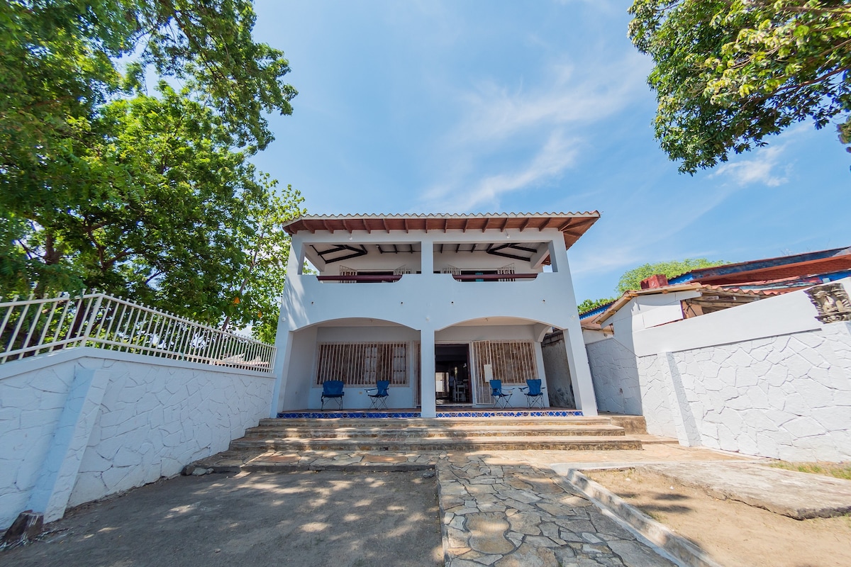 Casa frente a la playa casares