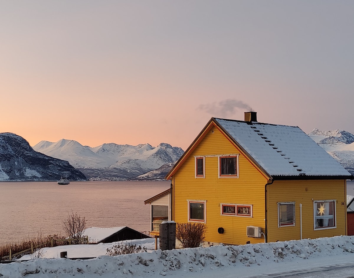 3-kerroksinen omakotitalo meren rannalla