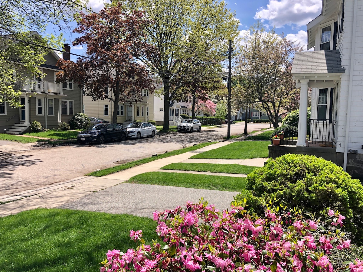 Charming Condo on Quiet Street!