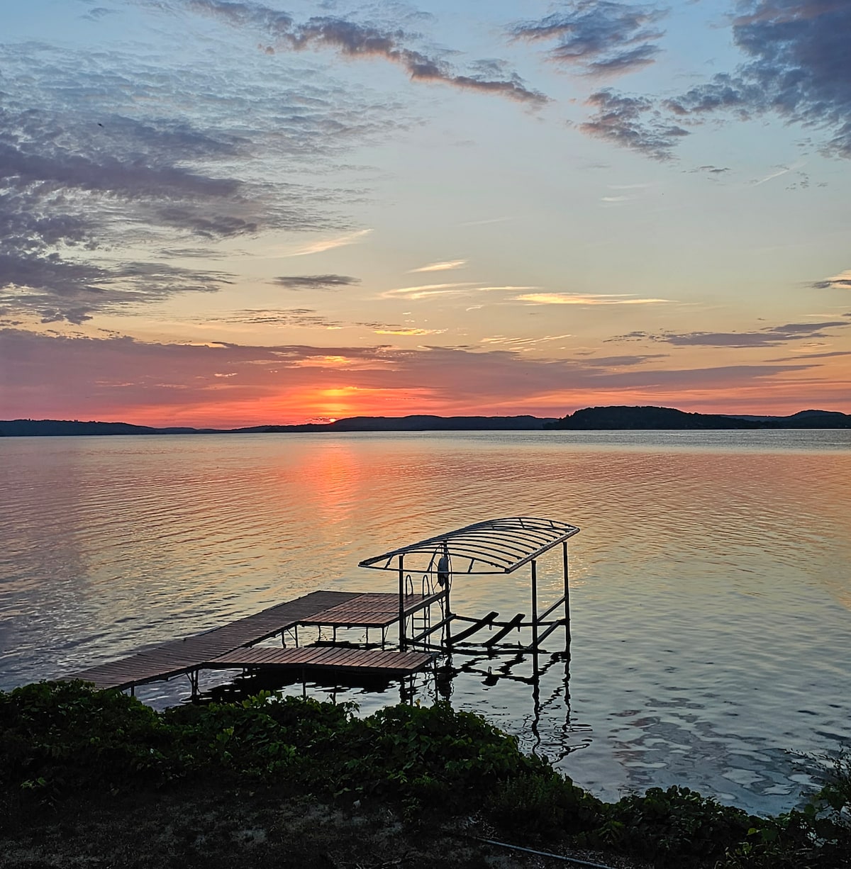 'The Lake Escape' Lakefront House w/Amazing Views