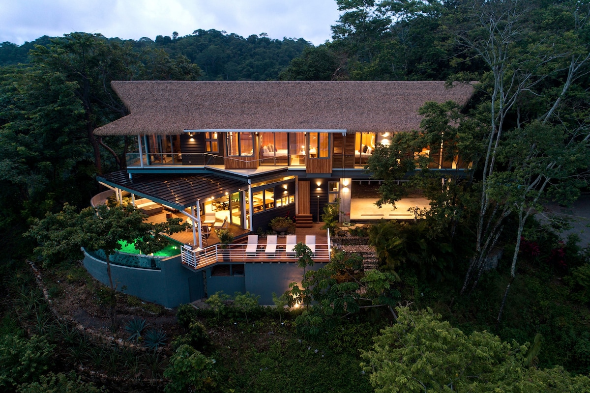 Luxury Tropical Villa with Spectacular Ocean Views