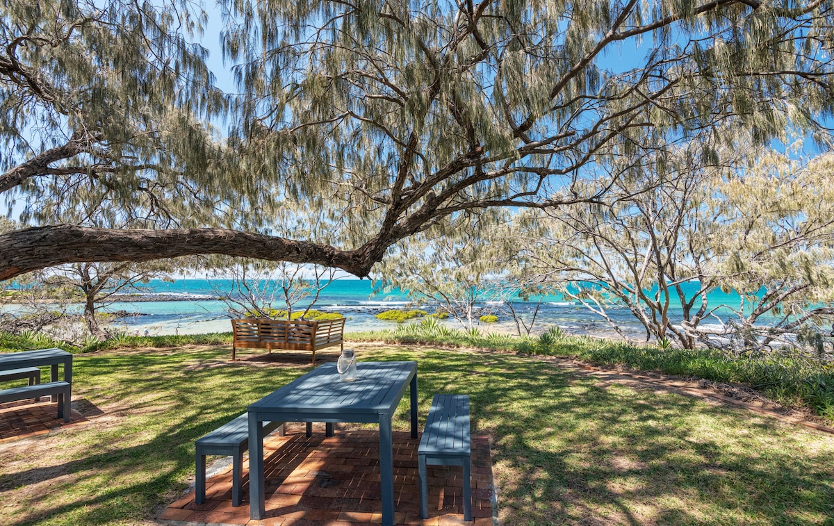 2-Bed Ground Floor Ocean Front Unit Beach Oasis