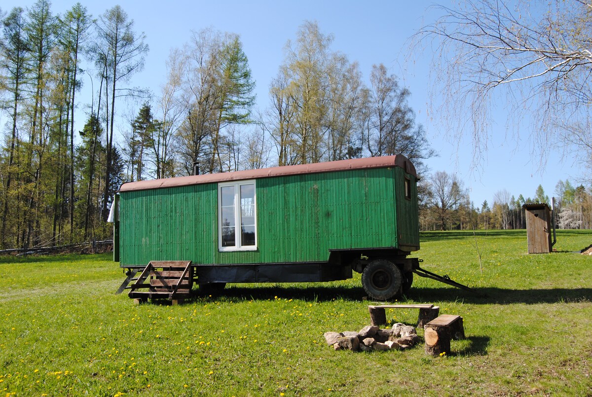 Netradiční pobyt maringotce.