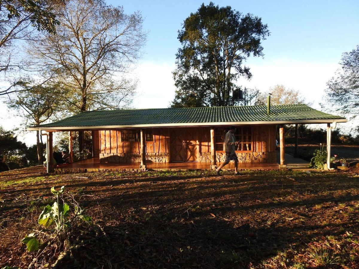 Berakah Cabin, Division, Cerro de la morte CR.