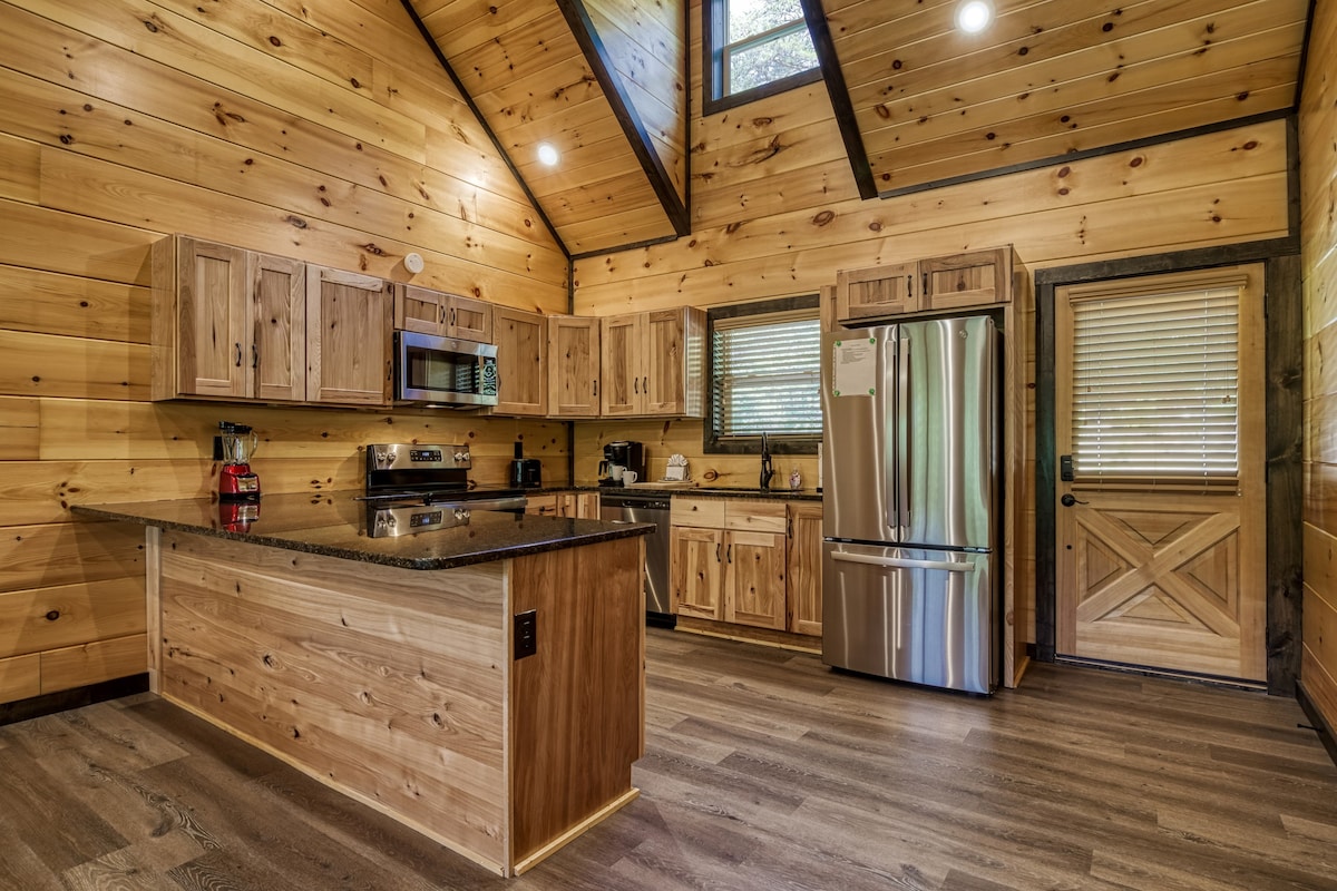 Brand New Cabin with Indoor Pool