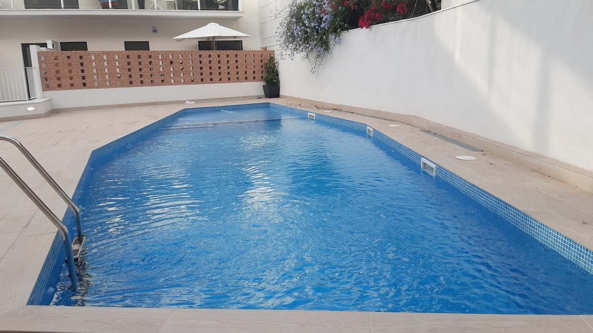 Nuevo con Piscina en el centro y cerca playa