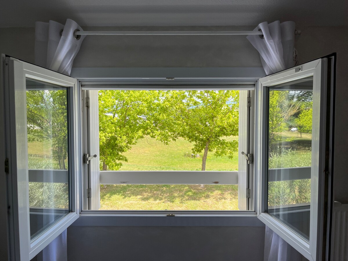 Chambre à louer. Calme absolu.