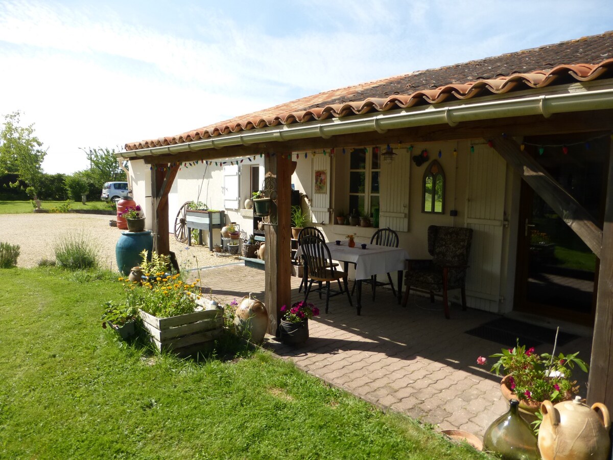 Charroux (86) :Chambre privée.