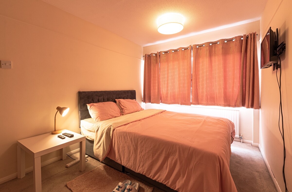 Professional House-Kingbed Room 2