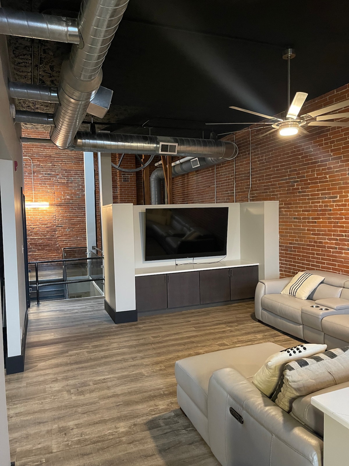 Stylish, 2 Bedroom Loft, on Washington Park