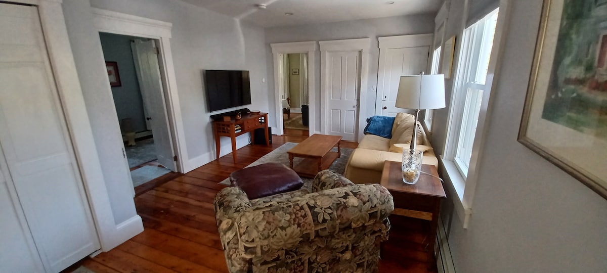 Private apt in downtown Bristol!