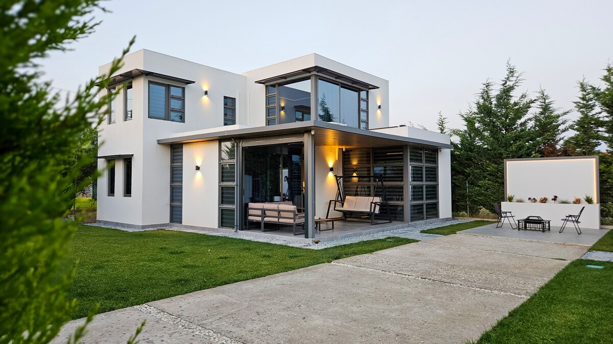 Modern Steel & Glass Smart house with home cinema