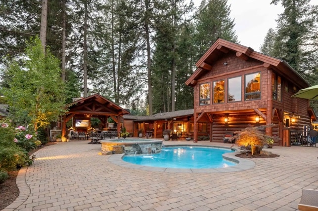 The Cabin at Hayden Lake