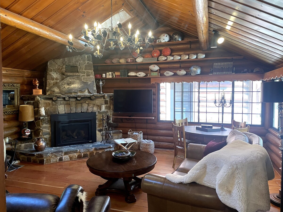 The Cabin at Hayden Lake