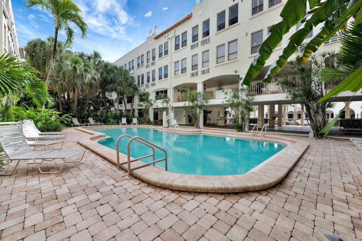 Palm Beach Perfection: 2 Bed, 2 Baths + Location