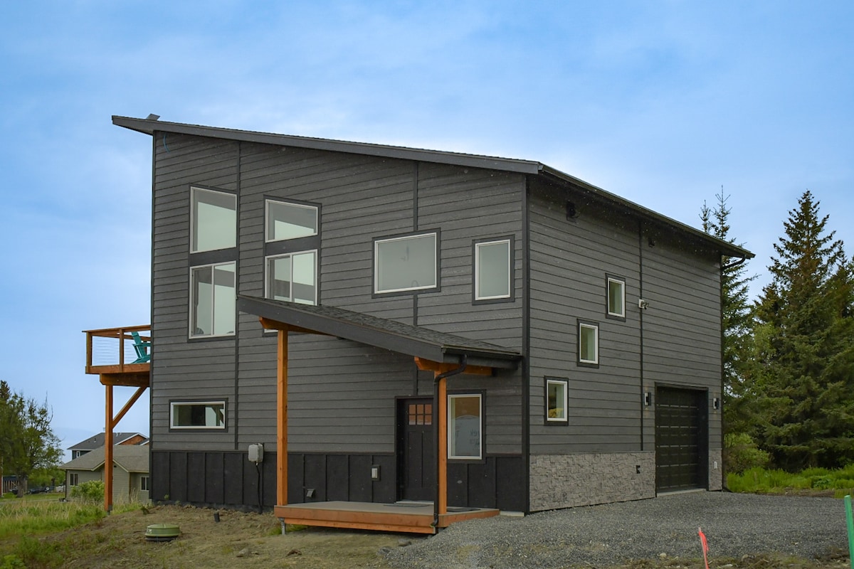 New Home, Bay Views, 4 beds, 8 min to Homer Spit!