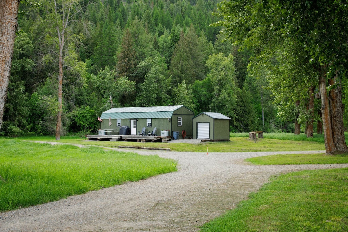 Refuge Retreat - Bunkhouse on the Kootenai River