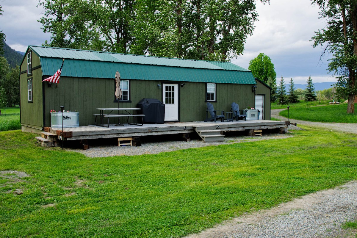 Refuge Retreat - Bunkhouse on the Kootenai River