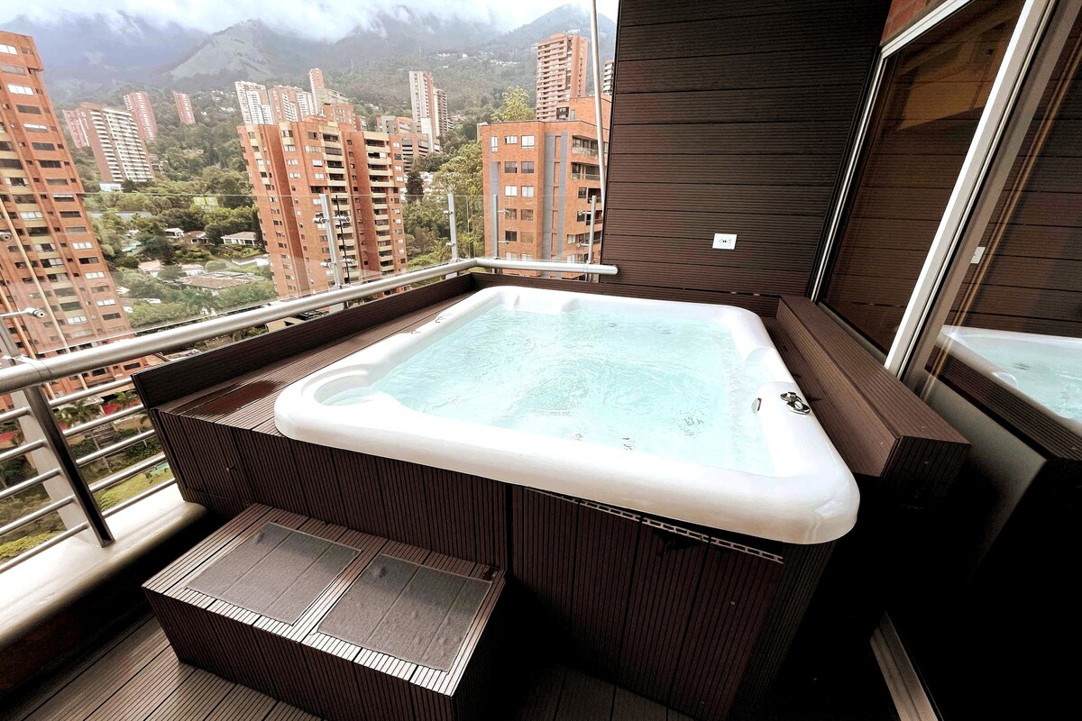 PH in Poblado | Jacuzzi • Maid • Driver • Parking!