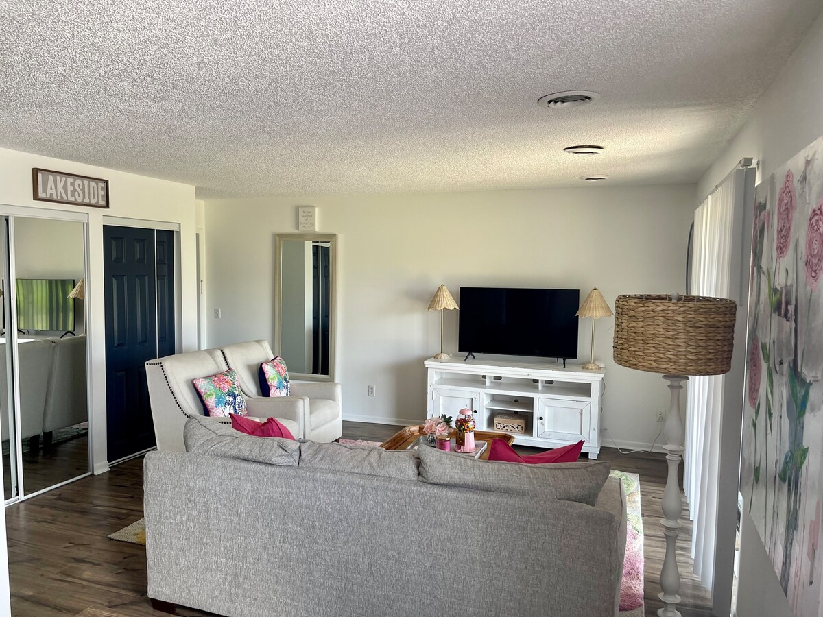 (Suite B-5)  1Br 1Ba close to TC and beaches