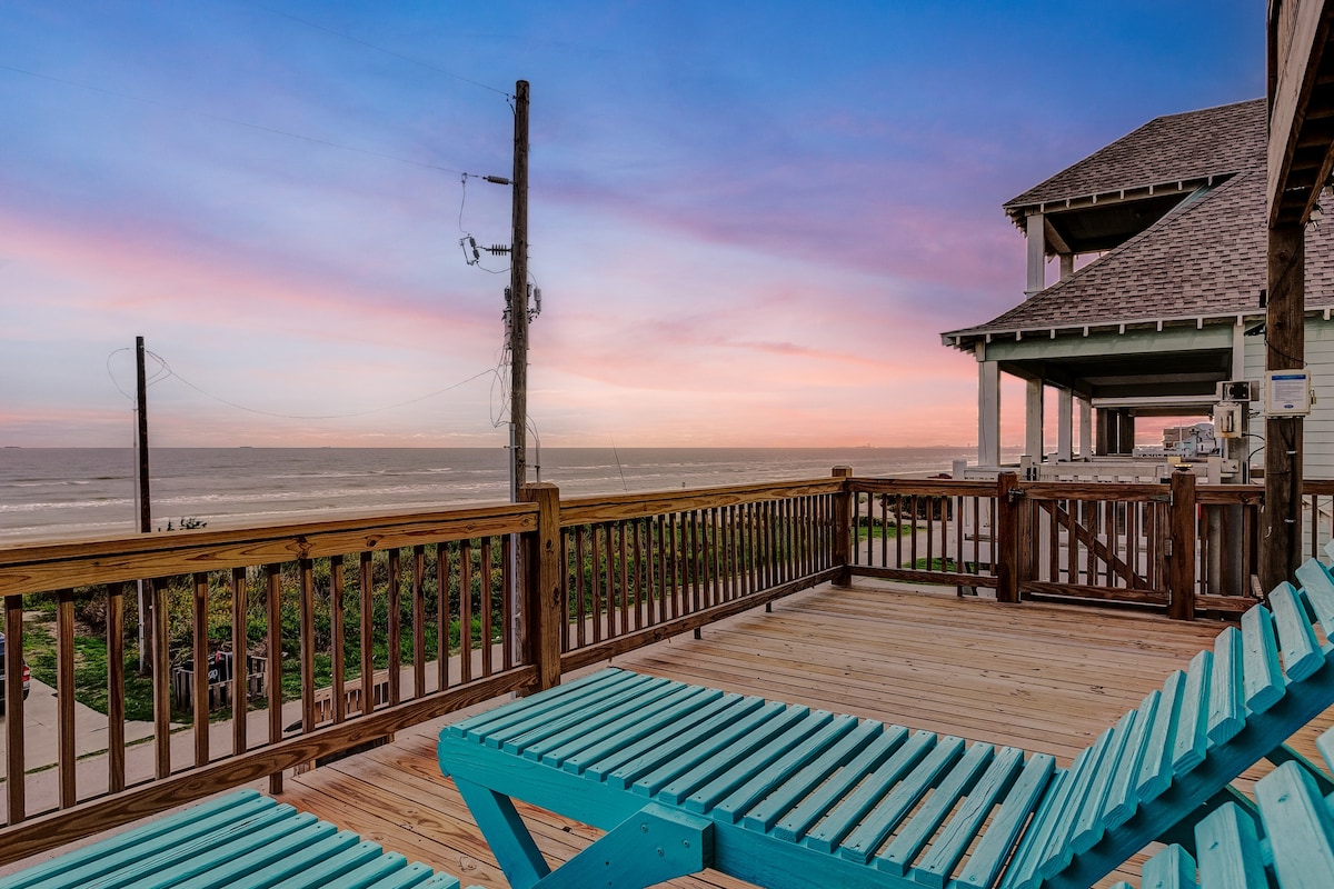 Beachfront + Hot tub + New BBQ + Sleeps 14