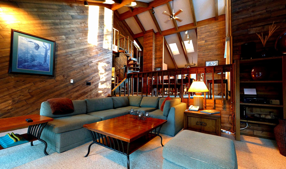 The Blietz Chalet: Dog Friendly! @Keystone