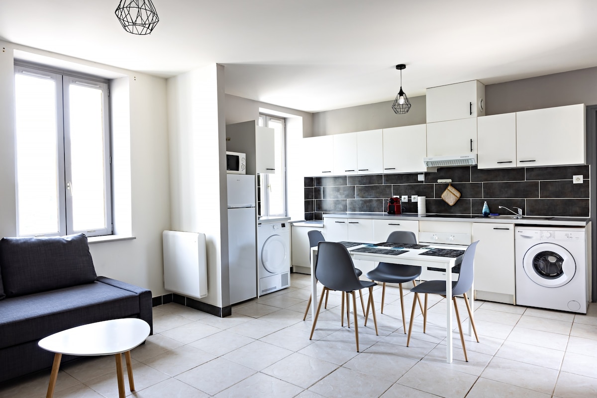 Le Petit Tyard | Charming Apartment with Parking
