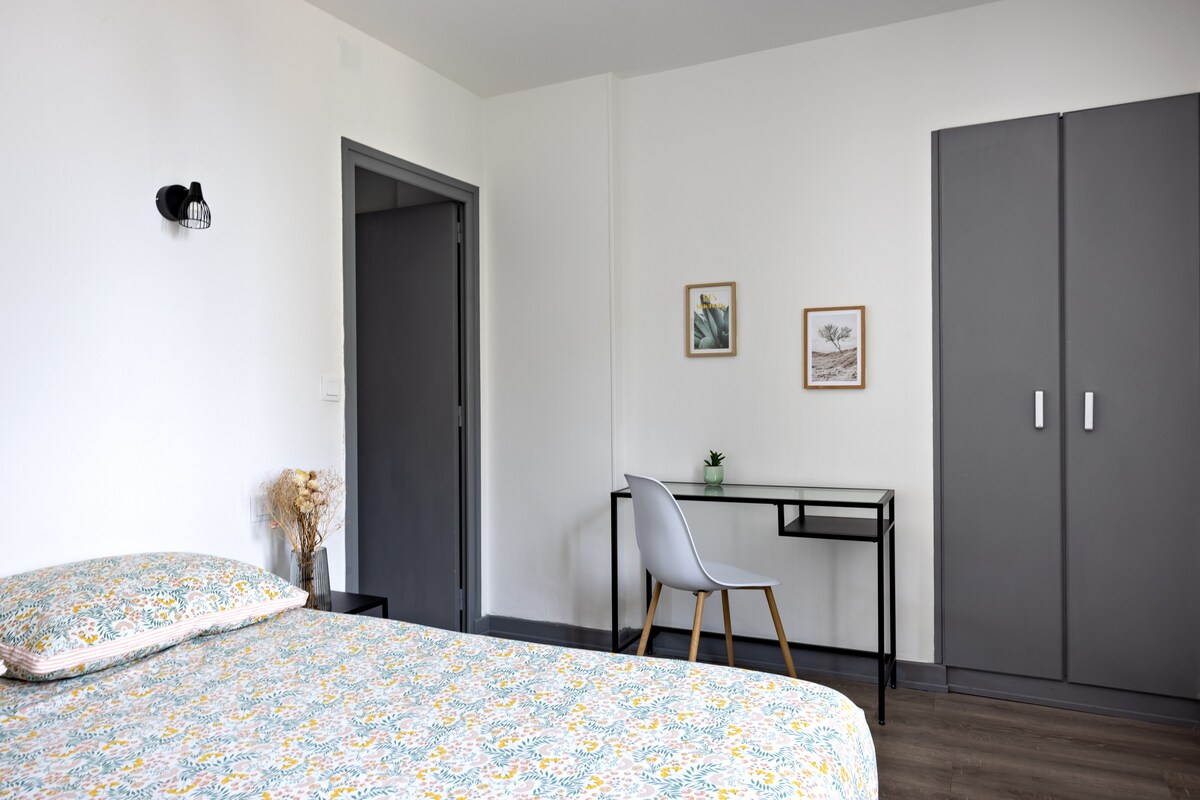 Le Petit Tyard | Charming Apartment with Parking