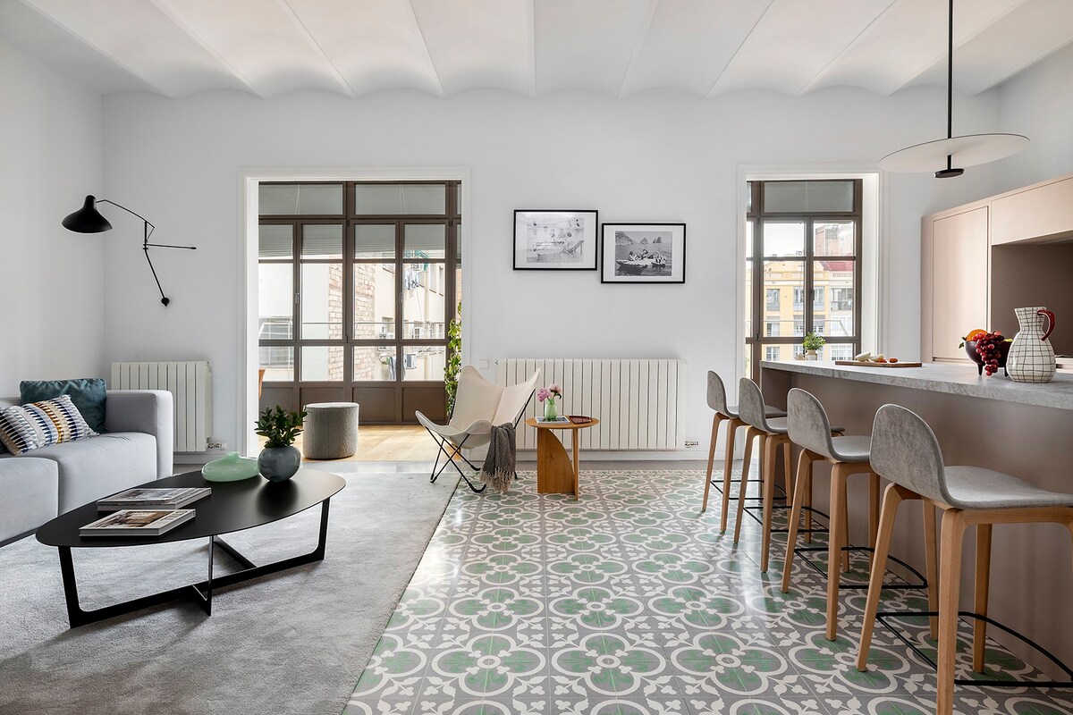 Spacious Eixample Retreat: 4BR/3BA Prime Location