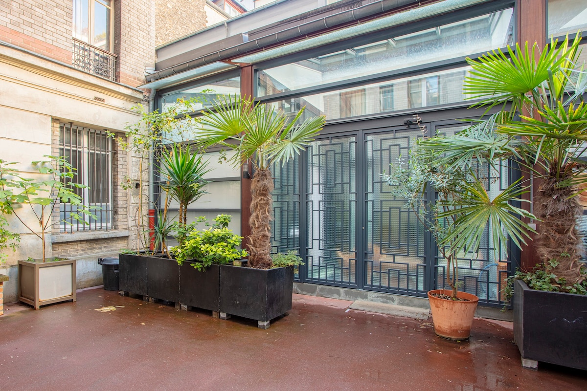 Parisian loft with plenty of light, Bastille area.