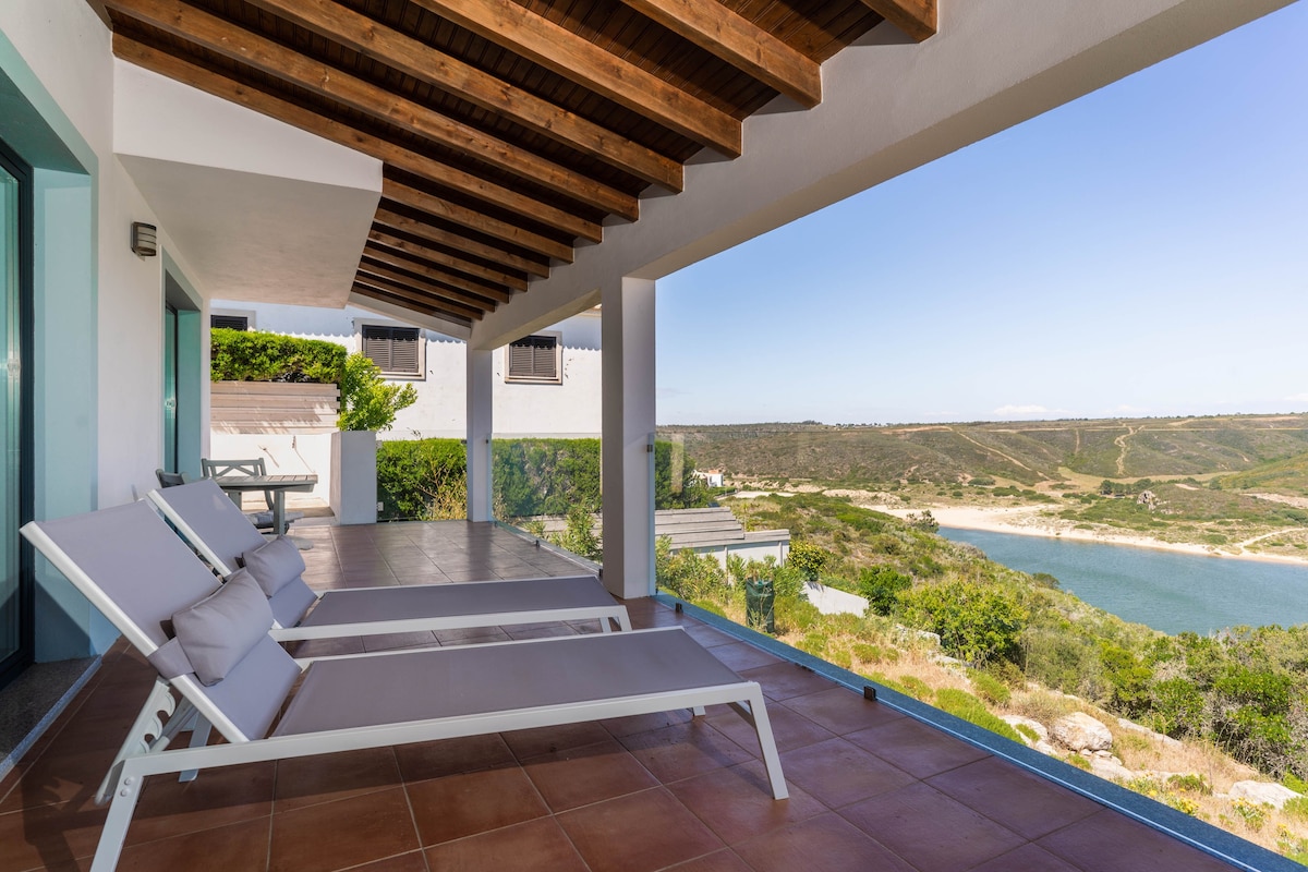 Beautiful river view and a big private terrace